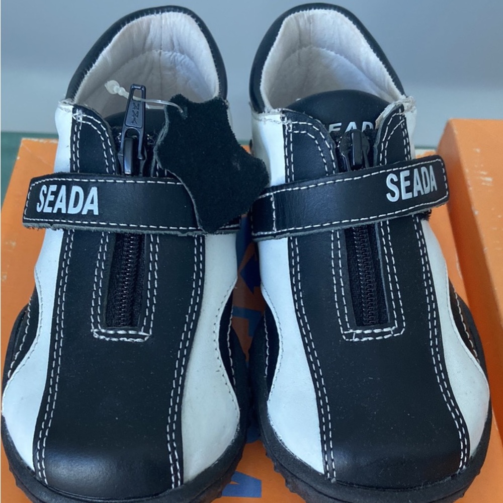Boys “Seada” Shoes size 5